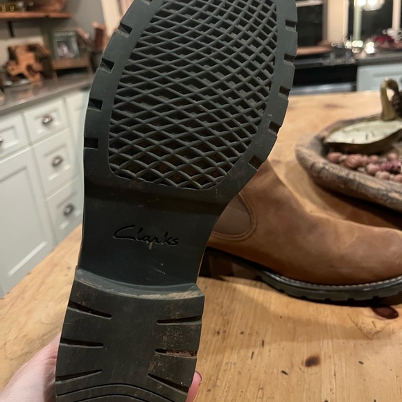 Size 10 Clark’s leather boots - Picture 2 of 3